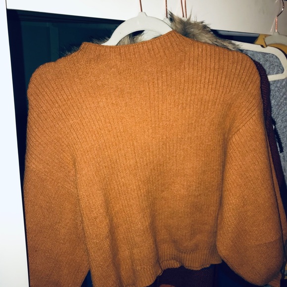 Comfortable Contemporary Sweater - Picture 4 of 7